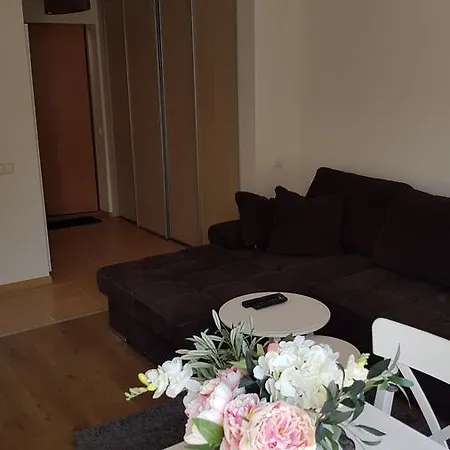 Cozy Garden Free Parking Apartment *